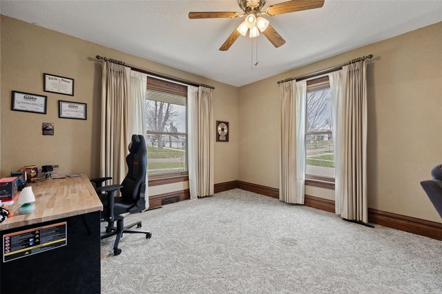 1707 8th Avenue, Belle Plaine, IA 52208