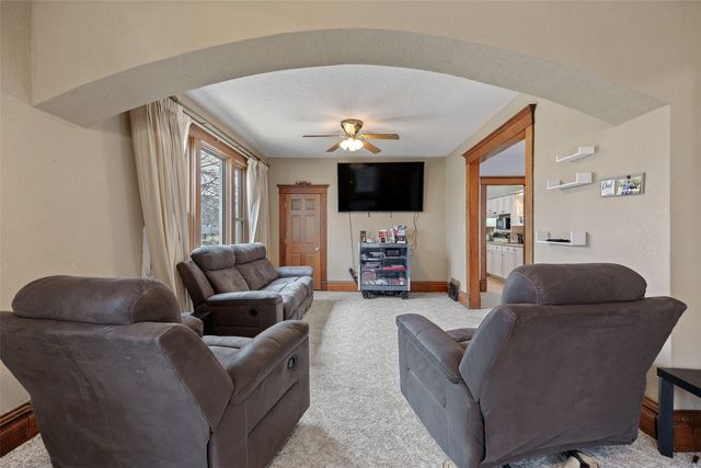 1707 8th Avenue, Belle Plaine, IA 52208