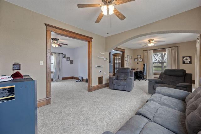 1707 8th Avenue, Belle Plaine, IA 52208