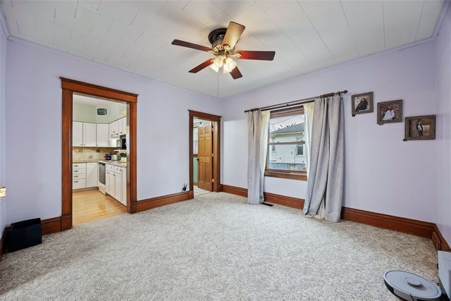 1707 8th Avenue, Belle Plaine, IA 52208