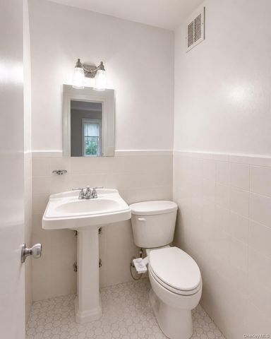 1234 Midland Avenue 2E, Bronxville, NY 10708