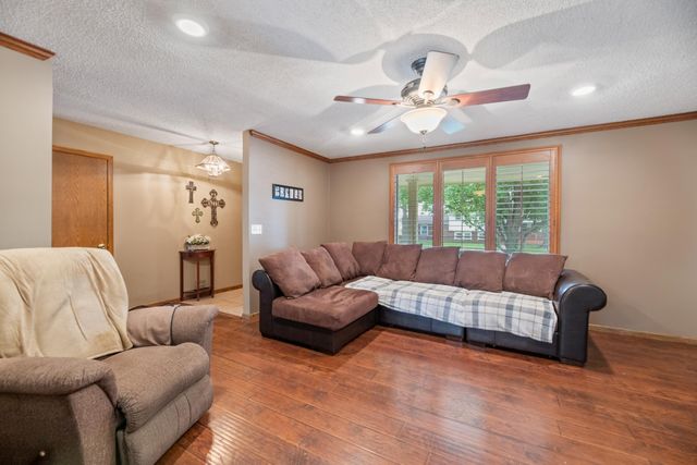 8824 W Birch Ln, Wichita, KS 67212