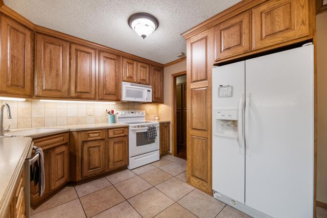 8824 W Birch Ln, Wichita, KS 67212
