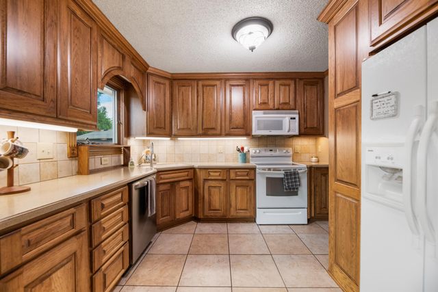 8824 W Birch Ln, Wichita, KS 67212
