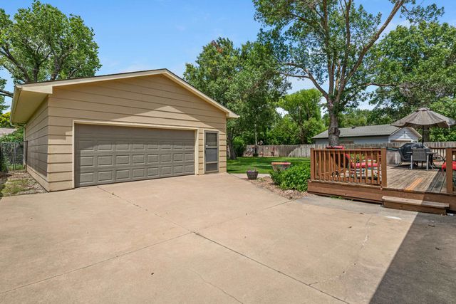 8824 W Birch Ln, Wichita, KS 67212