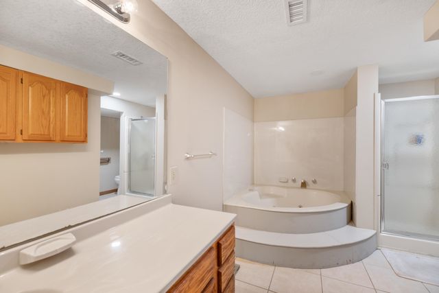 8824 W Birch Ln, Wichita, KS 67212