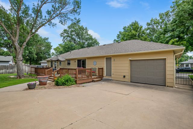 8824 W Birch Ln, Wichita, KS 67212