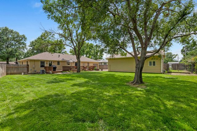 8824 W Birch Ln, Wichita, KS 67212
