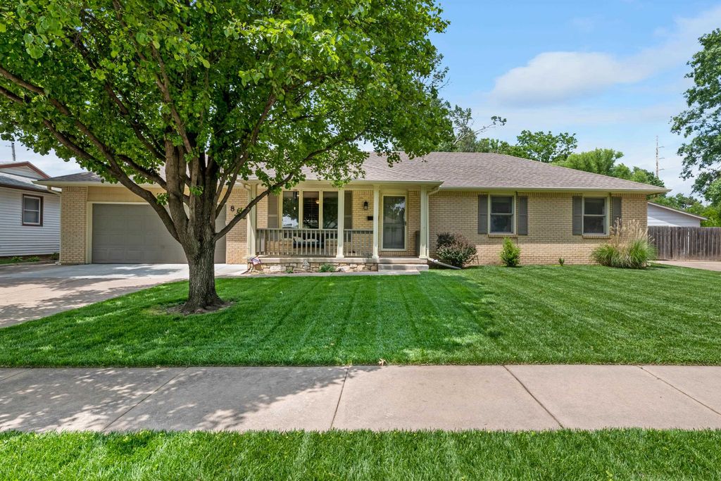 8824 W Birch Ln, Wichita, KS 67212