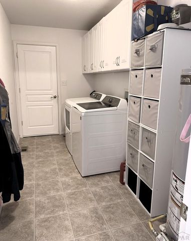 959 E Moonbeam Dr, Pueblo West, CO 81007