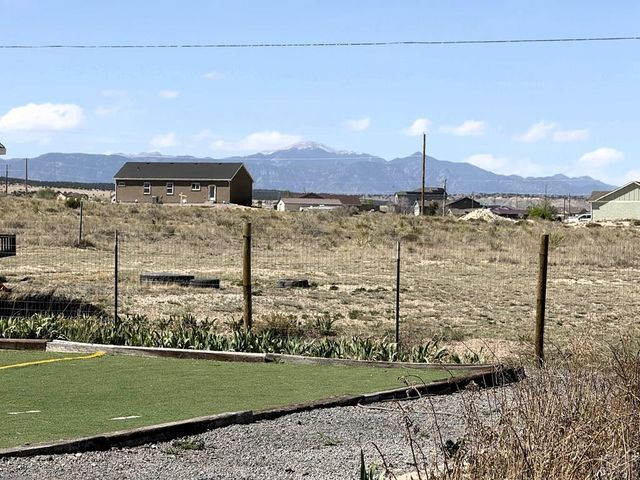 959 E Moonbeam Dr, Pueblo West, CO 81007