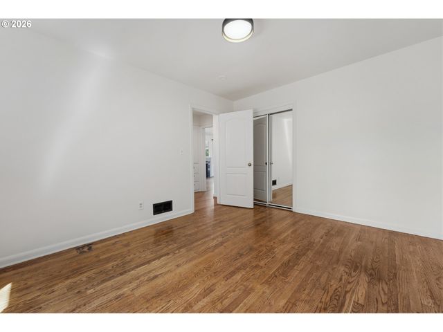 2034 Ne JUNIOR St, Portland, OR 97211