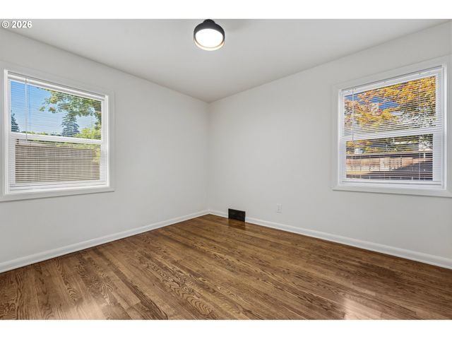 2034 Ne JUNIOR St, Portland, OR 97211
