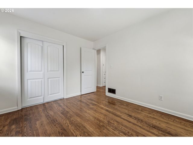 2034 Ne JUNIOR St, Portland, OR 97211