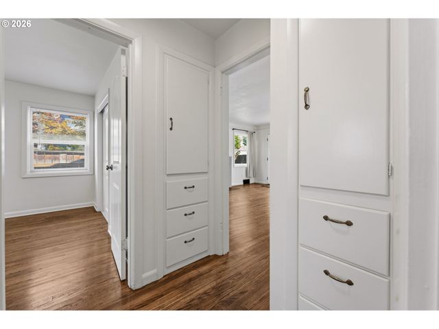 2034 Ne JUNIOR St, Portland, OR 97211
