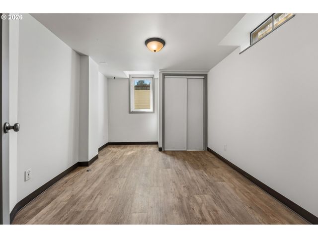 2034 Ne JUNIOR St, Portland, OR 97211
