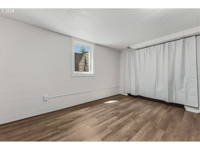2034 Ne JUNIOR St, Portland, OR 97211