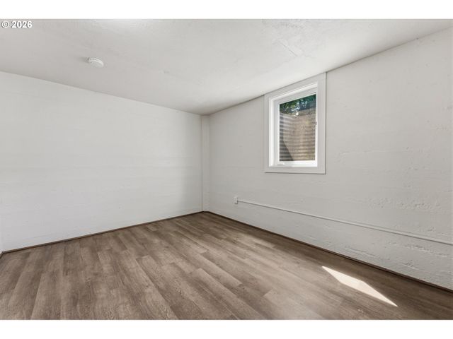 2034 Ne JUNIOR St, Portland, OR 97211