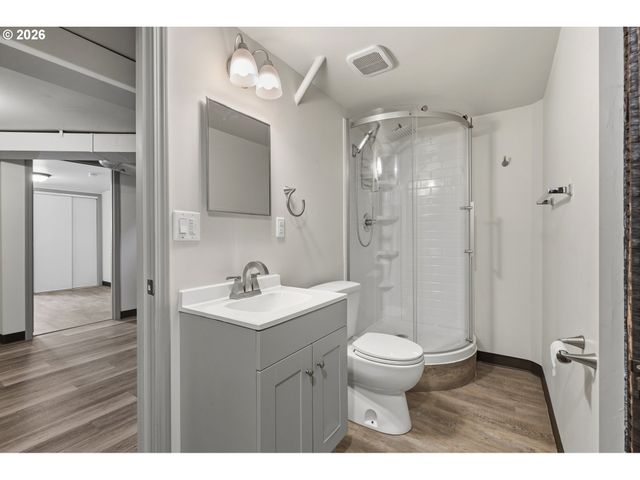 2034 Ne JUNIOR St, Portland, OR 97211