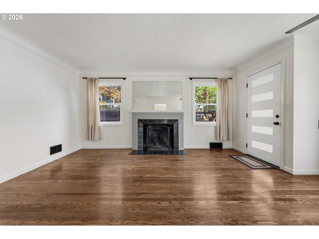 2034 Ne JUNIOR St, Portland, OR 97211