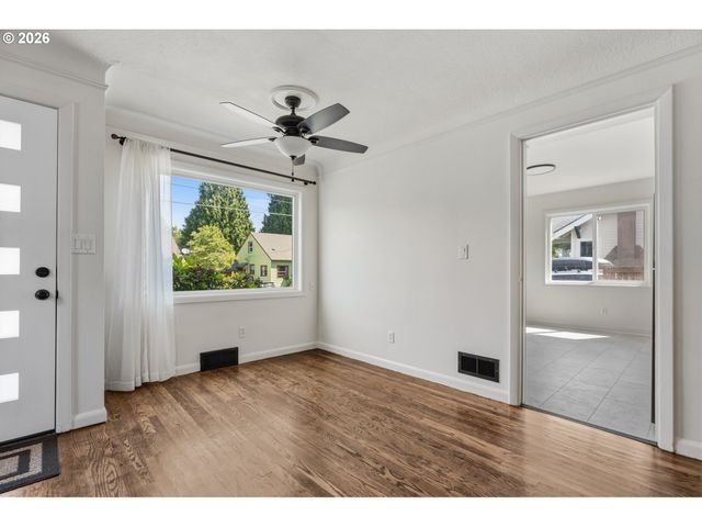 2034 Ne JUNIOR St, Portland, OR 97211