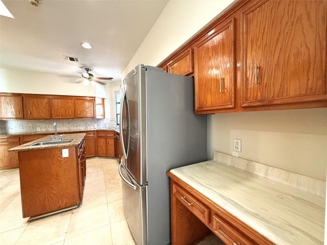 7110 W Mockingbird Lane, Pearland, TX 77584