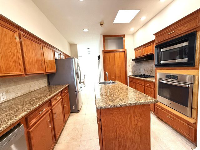 7110 W Mockingbird Lane, Pearland, TX 77584