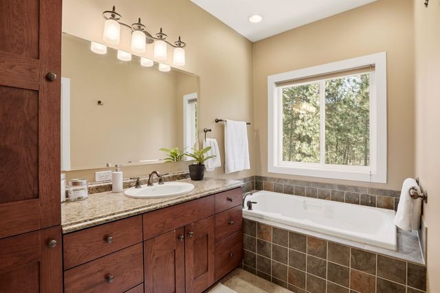 3916 W Brown Ln, Cheney, WA 99004