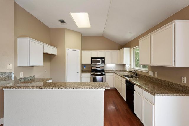 1806 Rosenborough LN N, Round Rock, TX 78665