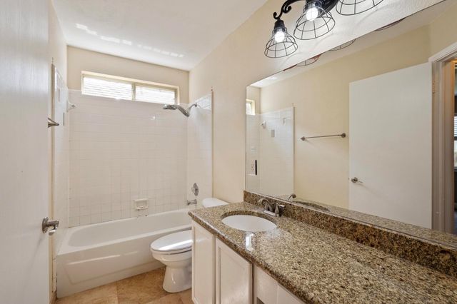 1806 Rosenborough LN N, Round Rock, TX 78665