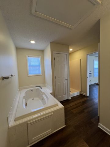 132 Ballygar St Apt C, Clarksville, TN 37043