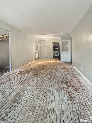 207 Sheila, San Antonio, TX 78209
