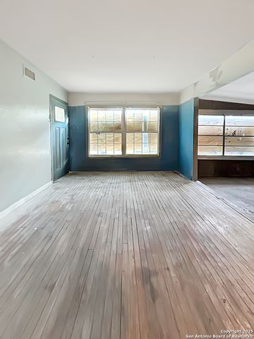 207 Sheila, San Antonio, TX 78209