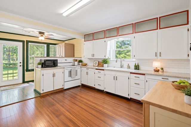 708 E Pine Street, Edgewood, TX 75117