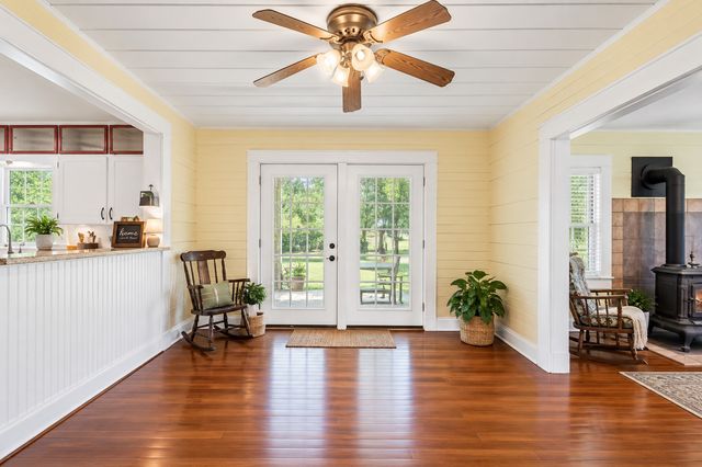 708 E Pine Street, Edgewood, TX 75117