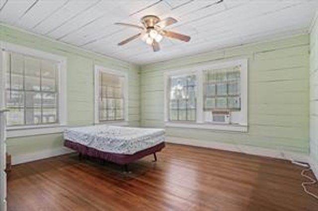 708 E Pine Street, Edgewood, TX 75117