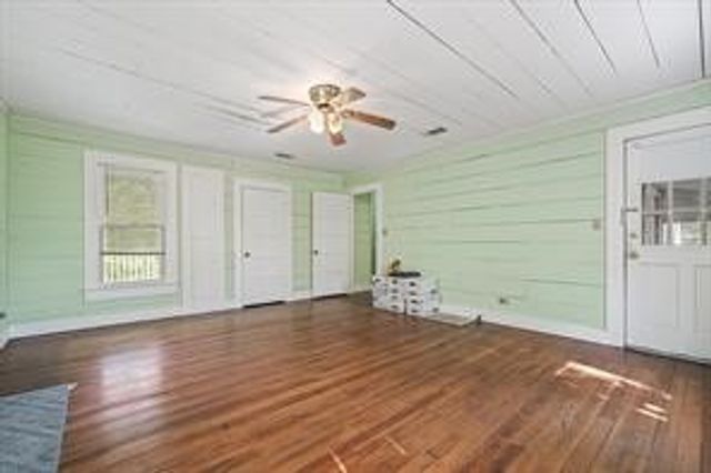 708 E Pine Street, Edgewood, TX 75117