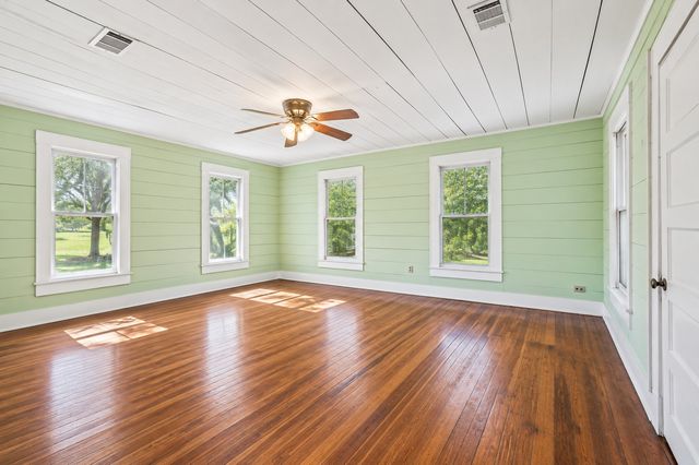 708 E Pine Street, Edgewood, TX 75117