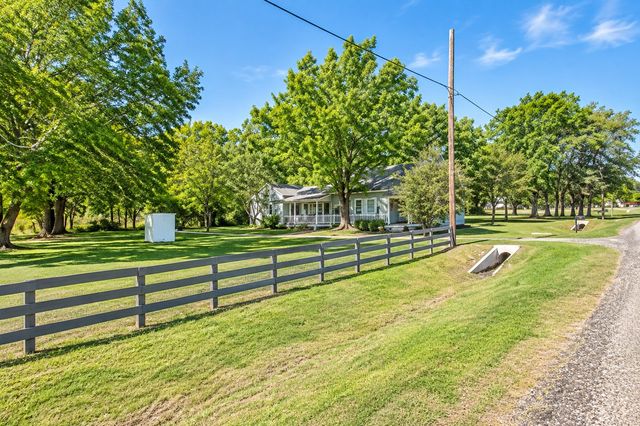 708 E Pine Street, Edgewood, TX 75117
