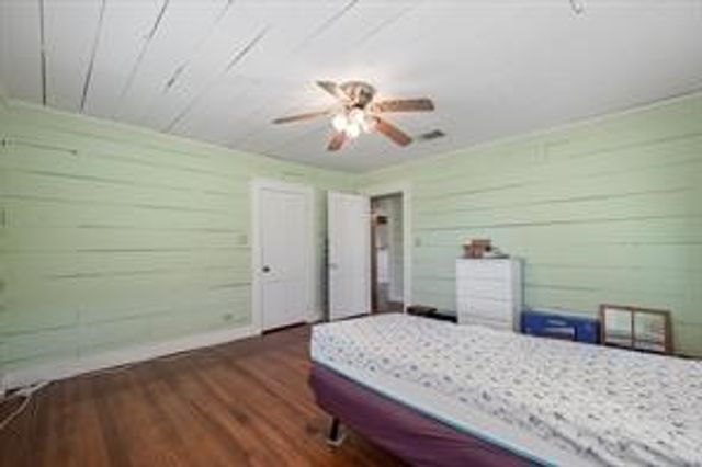 708 E Pine Street, Edgewood, TX 75117