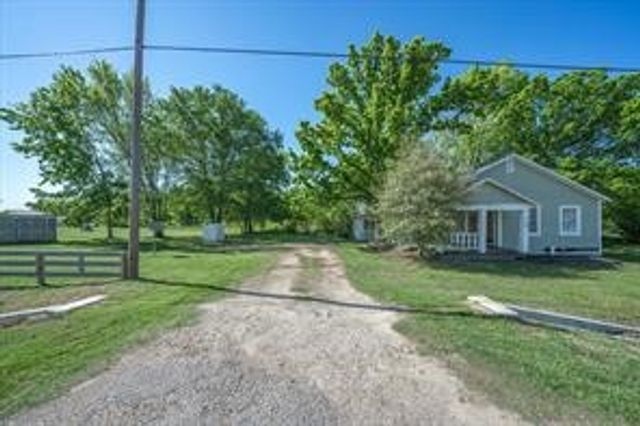 708 E Pine Street, Edgewood, TX 75117