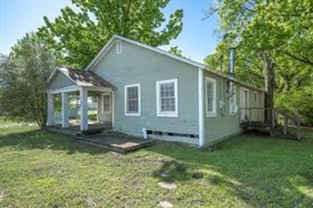 708 E Pine Street, Edgewood, TX 75117
