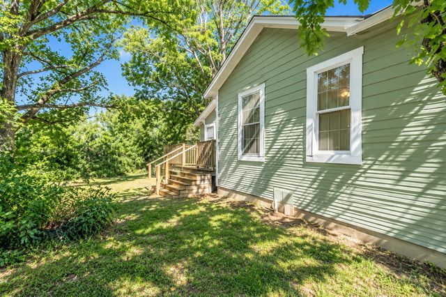 708 E Pine Street, Edgewood, TX 75117