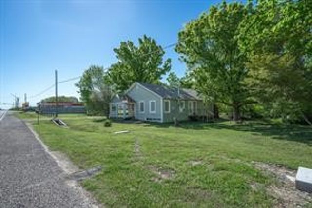 708 E Pine Street, Edgewood, TX 75117