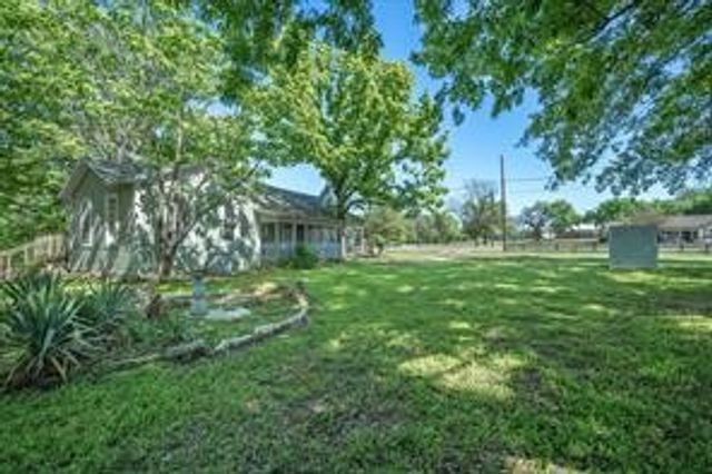 708 E Pine Street, Edgewood, TX 75117