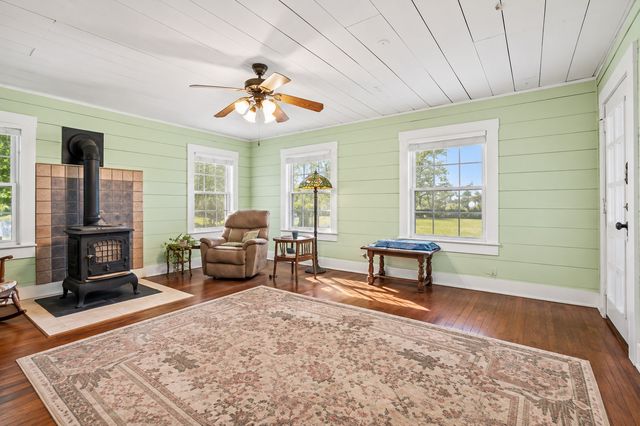 708 E Pine Street, Edgewood, TX 75117