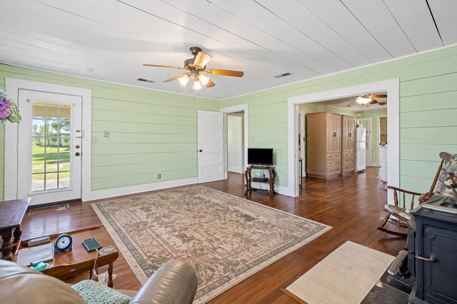 708 E Pine Street, Edgewood, TX 75117