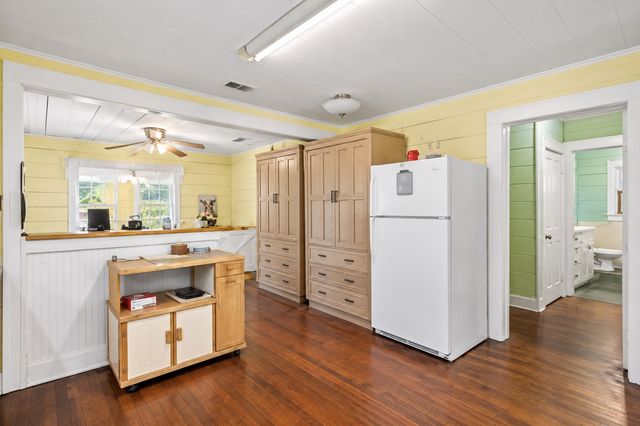 708 E Pine Street, Edgewood, TX 75117