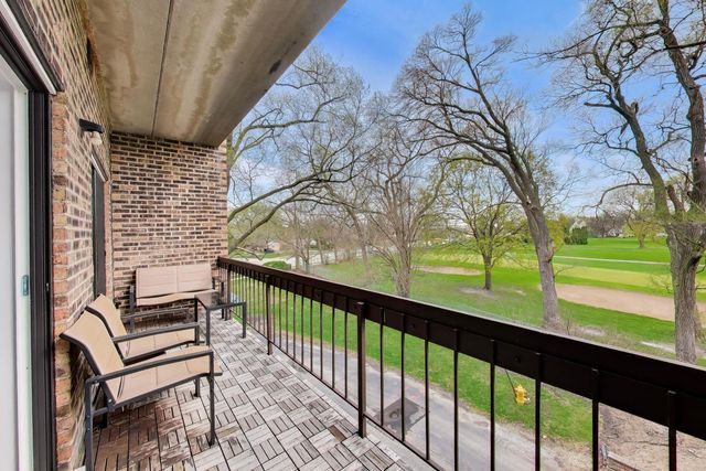 1400 N Elmhurst Road 319, Mount Prospect, IL 60056