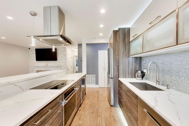 1400 N Elmhurst Road 319, Mount Prospect, IL 60056